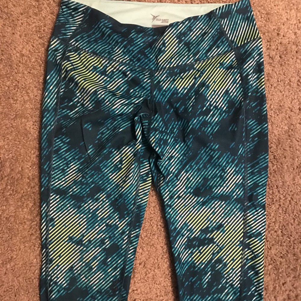Multicolor Capri yoga pants